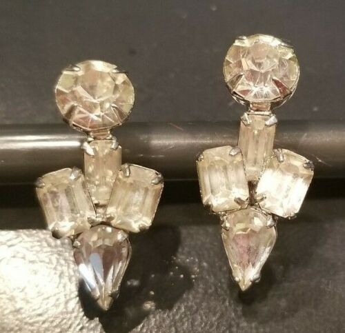 Vintage Rhinestone clip Type Earrings Silver Tone Shiny 1/2 by 1 inch arrow dart - Picture 7 of 10