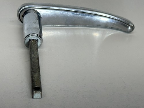 Manija de puerta o maletero NORS ALREDEDOR DE 1939-1947 GM? Mopar? Nash? Studebaker? - Imagen 5 de 7