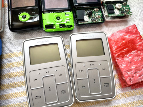 MUST SEE LOT Vtg Creative Labs Zen V Plus 1, 2, 4GB MP3 Media Player PARTS ONLY - Picture 9 of 13