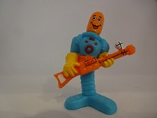 Spielfigur mit Musikinstrument / Männchen mit Gitarre