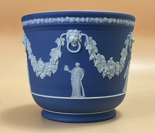 Eighteenth Century Wedgwood Blue Jasperware Cache Pot - Picture 3 of 24