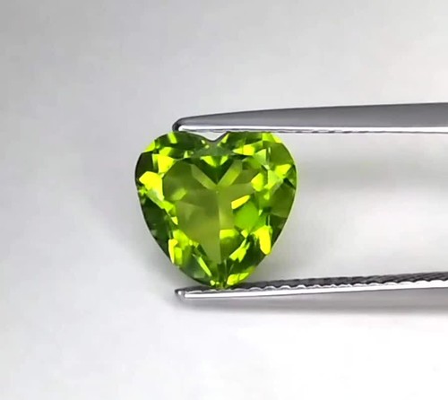 2.67 CTS GREEN NATURAL PERIDOT HEART CUT LOOSE GEMSTONE - Video 1 of 1