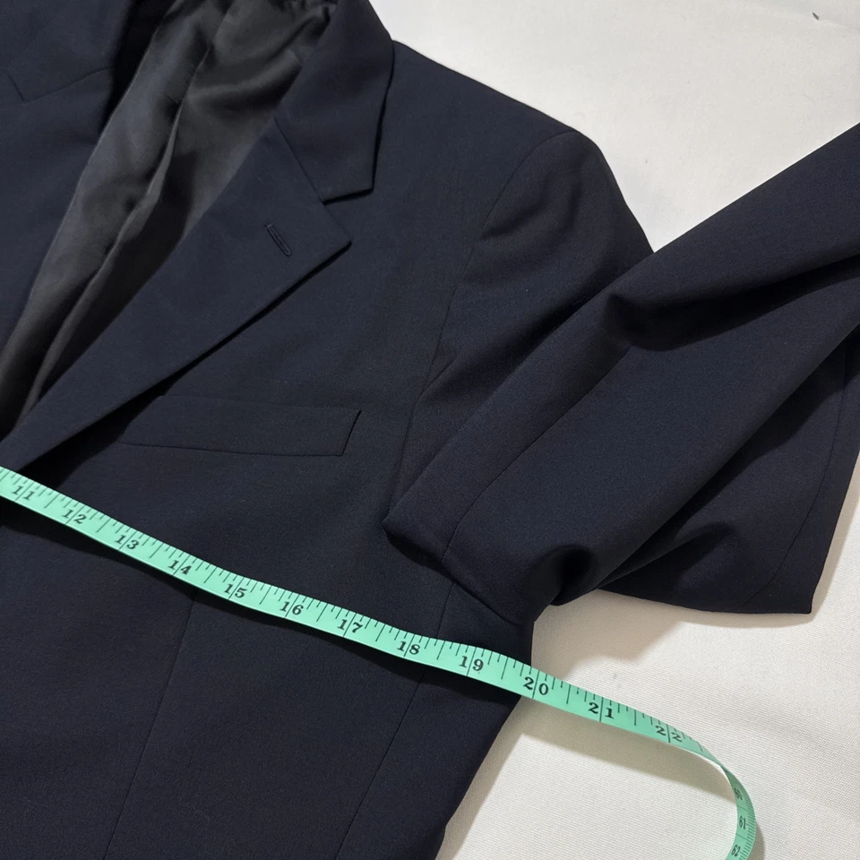 TRAJE DE LANA PRADA AZUL MARINO DOS BOTONES. Hecho en Italia 50R Excelente Estado. Foto 3 de 4