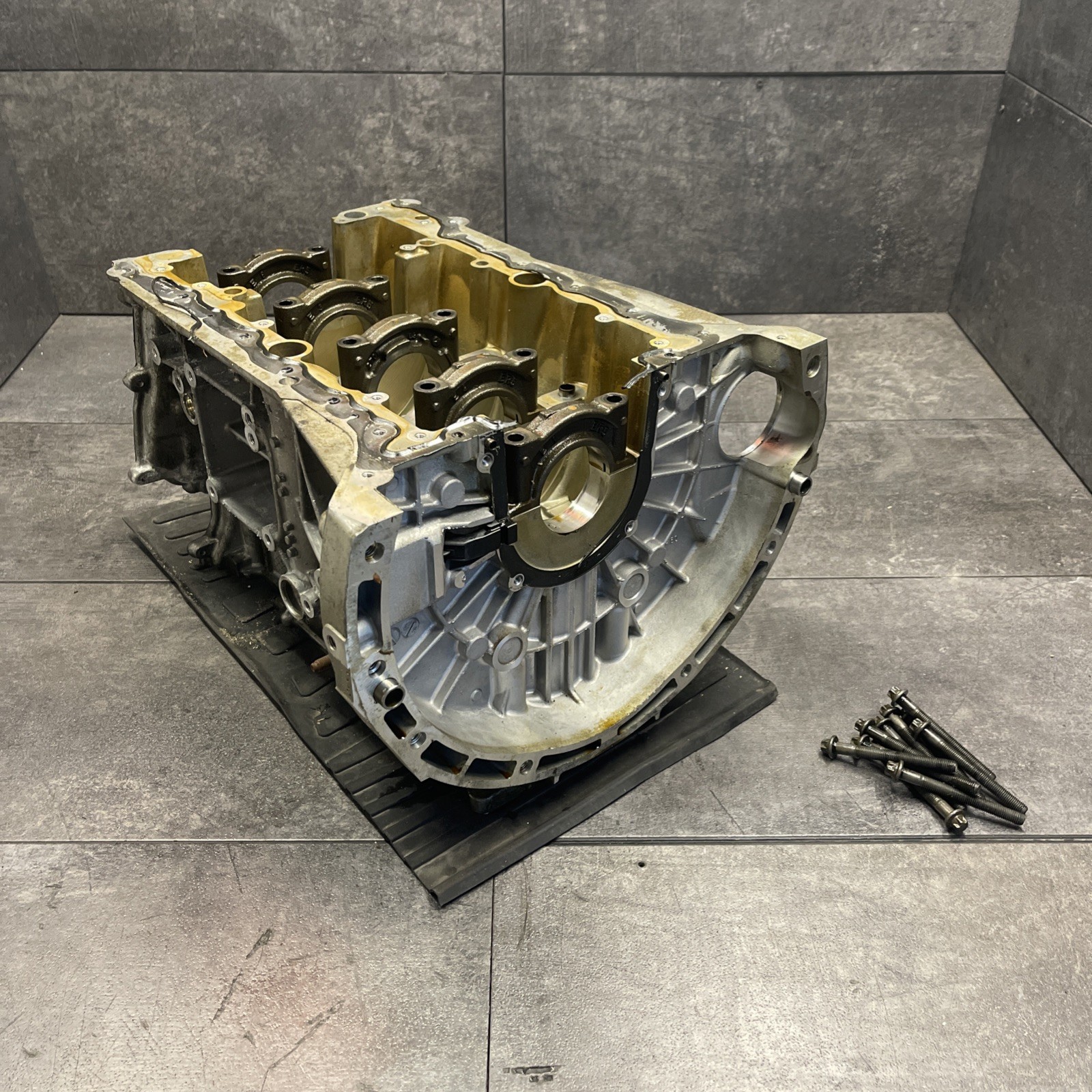 OEM 2015 - 2019 Mercedes W205 C300 2.0L M274 Engine block R2740100203