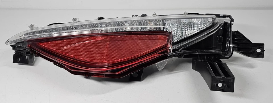 ¡INTACTO! Luz de señal de giro del parachoques trasero derecho Toyota Prius PRIME 2017-2022 LED OEM Foto 3 de 4