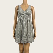 BCBGeneration Size 2 Gray Cream Lace Floral Empire Waist Fitted Short Mini Dress