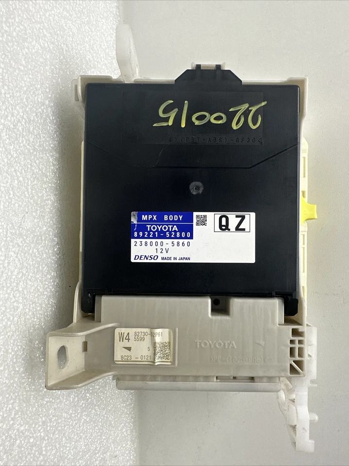 Toyota Prius C 2016-2018 relé de conexión red caja de fusibles OEM 82730-52P61 Foto 2 de 4