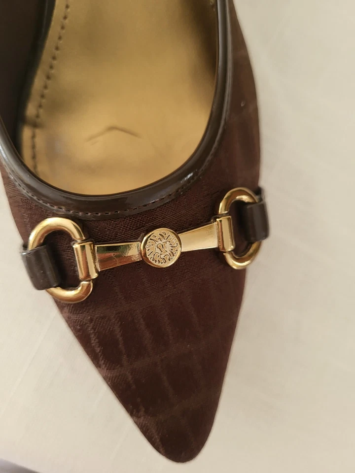 Zapatos de salón Anne Klein Drury de tela marrón charol 8/8,5 hebilla dorada  Foto 3 de 4