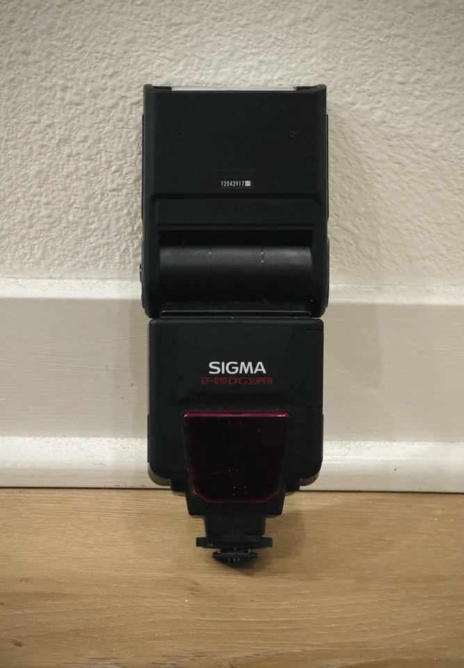 Flash de montaje en zapata Sigma EF-610 DG ST Foto 2 de 4