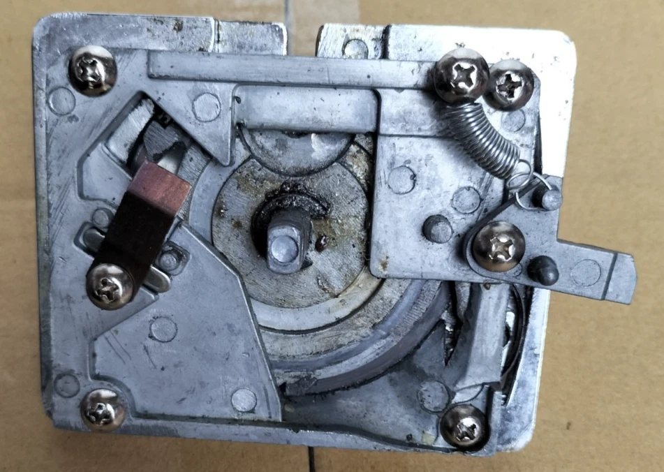 tubz sweet vending tower machine coin mechanism #4 - Image 2 of 2