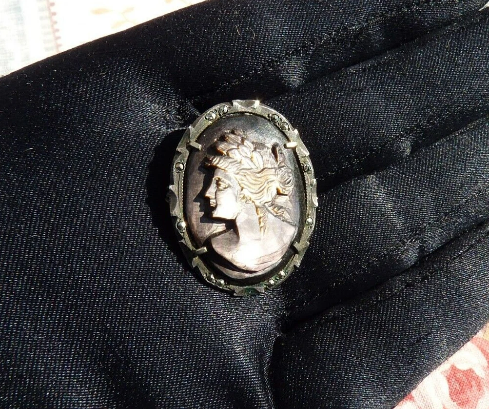 Broche Ancienne En Nacre - Bijou Vintage Français - Occasion