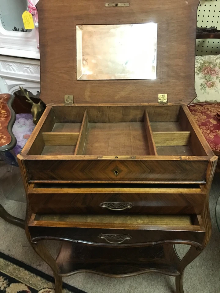 Antiguo armario de madera para joyería de piso/pecho gabinete mesa auxiliar con detalles laterales Foto 3 de 4