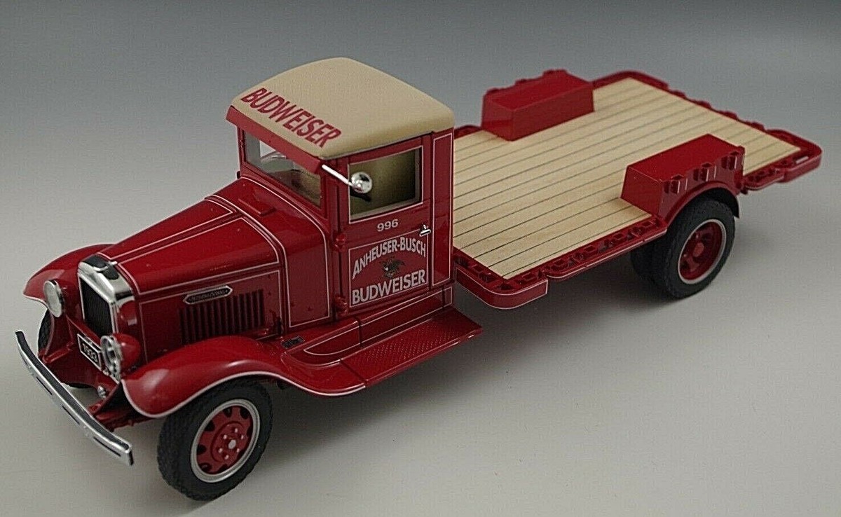 DANBURY MINT 1933 BUDWEISER INTERNATIONAL DELIVERY TRUCK 1/24