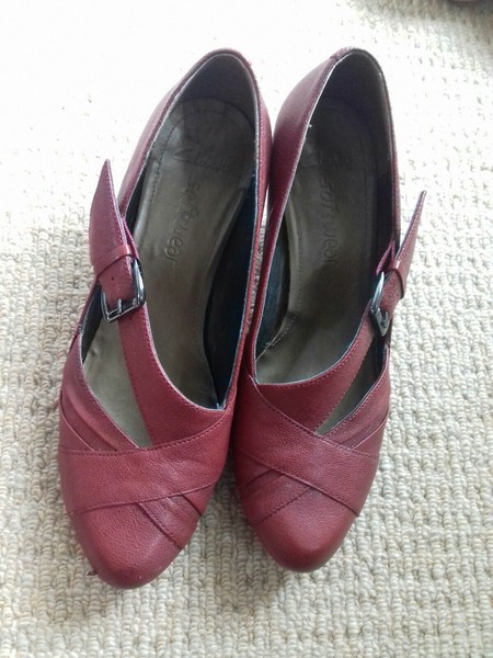 clarks sandals size 4