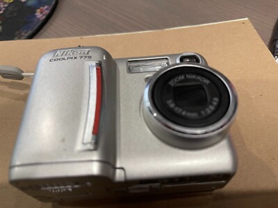 Nikon Coolpix 775 Digital Camera ***PARTS ONLY** 