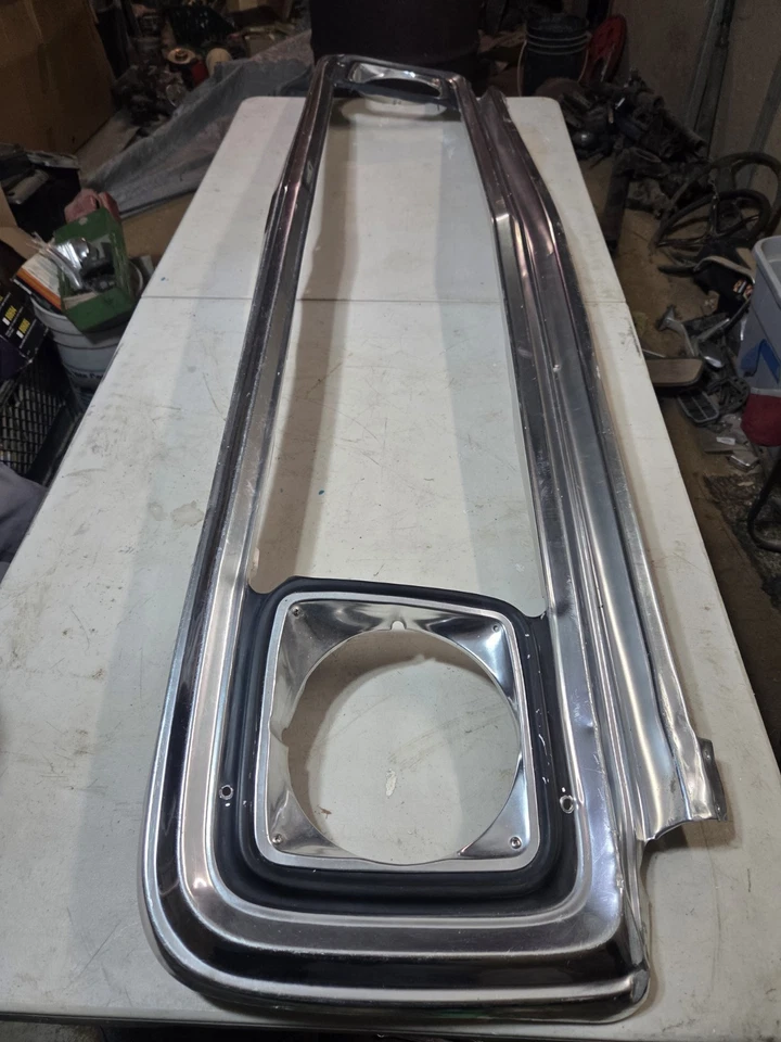 Rejilla exterior cromada para camioneta Chevy/C10 67-72 OEM usada Foto 2 de 4