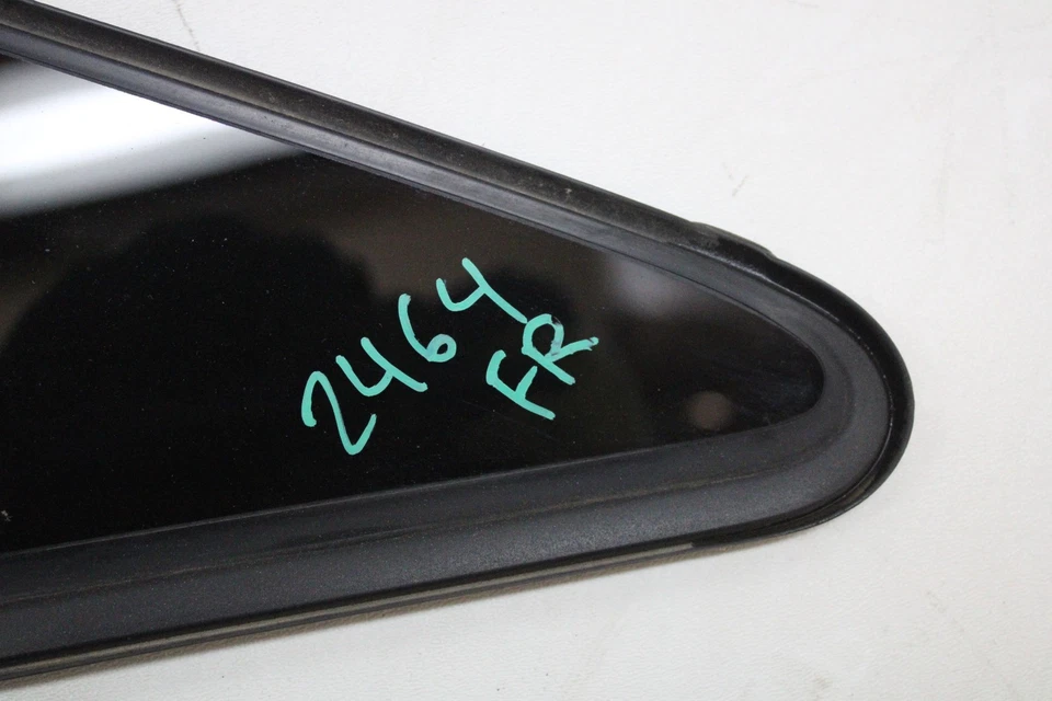 2012 TOYOTA PRIUS V ПЕРЕДНЕЙ ПРАВОЙ ДВЕРИ ВЕНТИЛЯЦИОННОЕ СТЕКЛО OEM 12 13 14 15 16 17 - Изображение 3 из 4