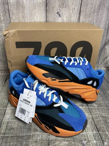 Adidas Yeezy Boost 700 Sneakers blu brillante UK 9 5 nuove con scatola 9 5 uk arancione