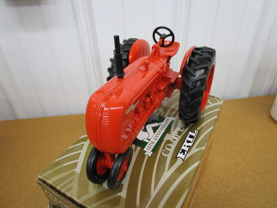 Co-op E4 tractor ERTL 1/16 15th Ann. National farm toy Museum diecast Z - Image 3 of 4