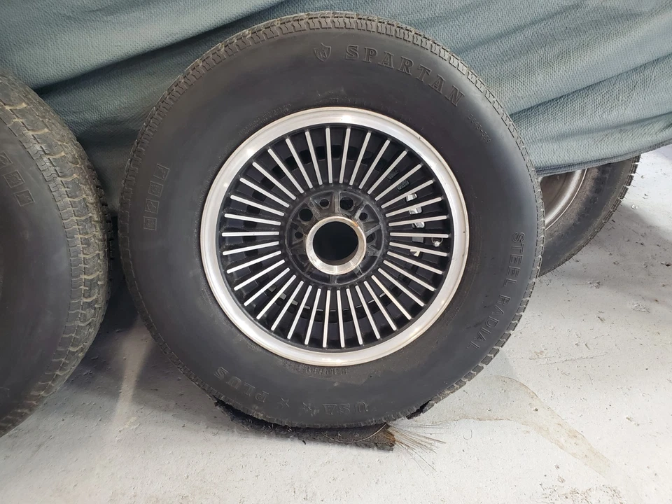 Corvette 1965-1966 ruedas de imitación Foto 3 de 4