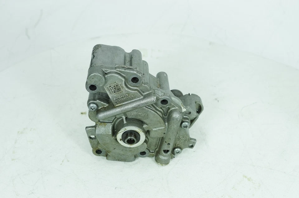 Bomba de aceite de motor OEM 17-19 Alfa Romeo Giulia TI Q4 2,0 L L L4 DOHC 16V 04893614AB Foto 2 de 4