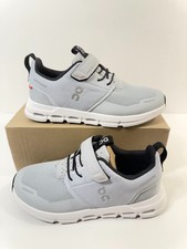 0677 ON Cloud Kids Play Shoes Glacier/White : 2.5 Little Kid M,