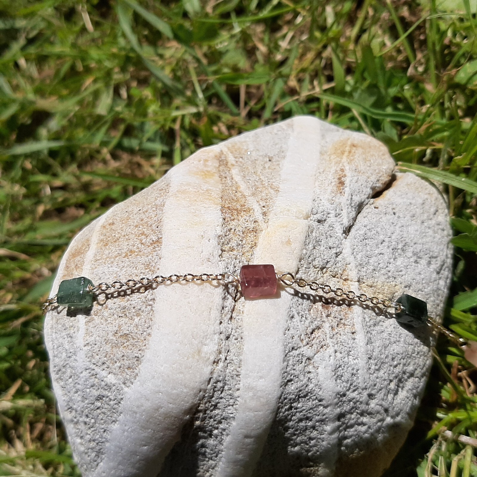 Bracelet fin tourmaline en argent 925, un bijou de créateur chic et raffiné