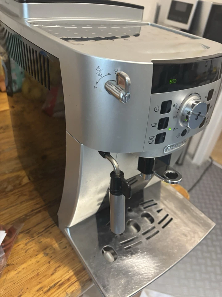 DeLonghi Magnifica S ECAM 22.110.SB, Foto 2 von 5
