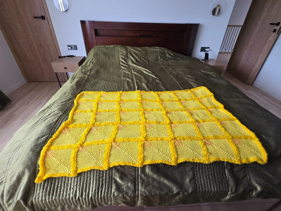 New Handmade Baby Kid Knit Blanket Throw Wool Geometric Solid Chunky Unique Gift - Image 4 of 4