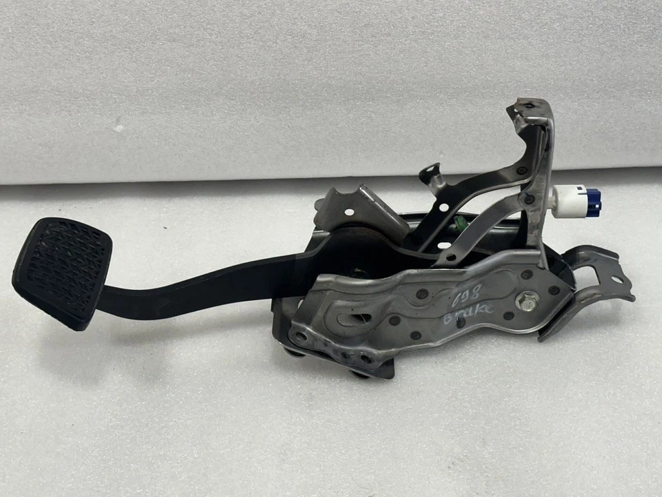 2007 2008 2009 2010 2011 2012 LEXUS ES350 BRAKE PEDAL - Image 3 of 4