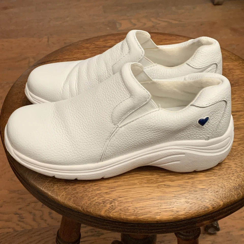 Nurse Mates Womens White Leather Slip Resistant Clog Dove Comfort Shoe Size 5.5M - Image 2 of 4
