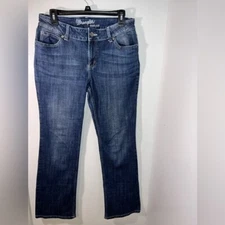 Wrangler, 11/32, medium wash, midrise bootcut, relaxed fit, 5pocket, zip denim
