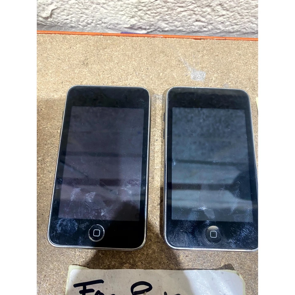 Job Lot of 2 Apple iPod Touch (2nd Gen) A1288 MP3 Media Player 8GB - (For Parts) - Image 2 of 4