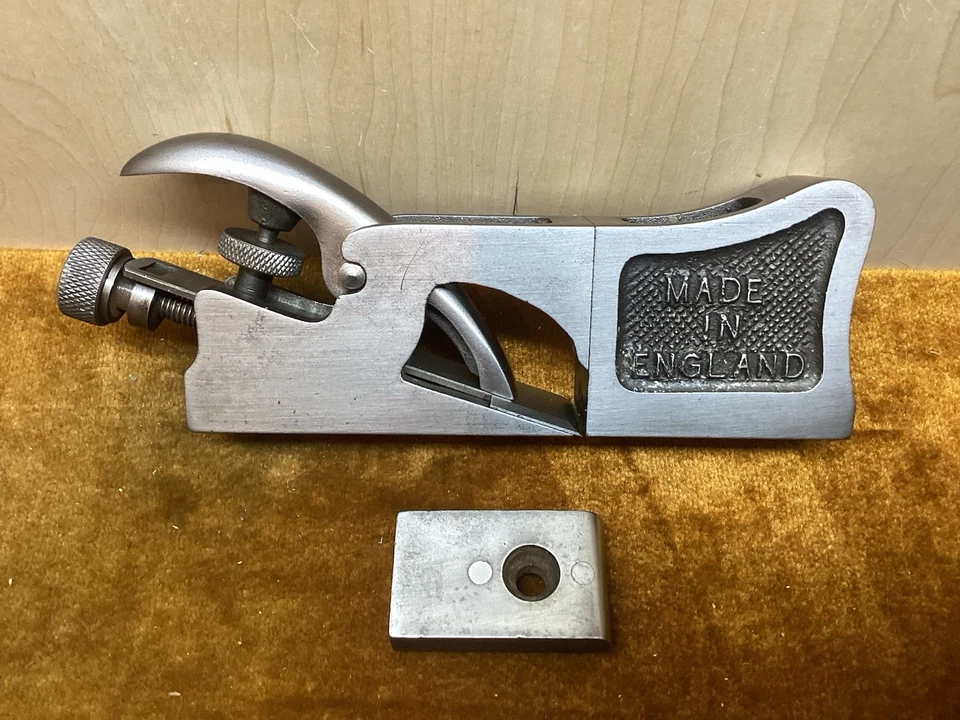 Record No. 311 Shoulder Bullnose & Chisel Plane Original Iron In V.G. Condition. - Image 3 of 4