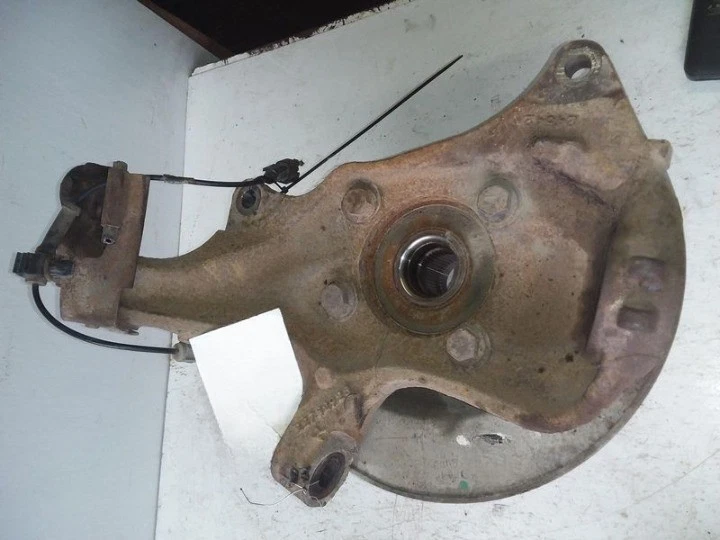 2011-2019 Chevy Silverado 2500 Front Right Passenger Side Spindle Knuckle Oem - Image 2 of 4