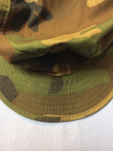 Zwei Vintage Camouflage Militär Mützen Größe 7 1/4 einige lose Nähte - Bild 5 von 9