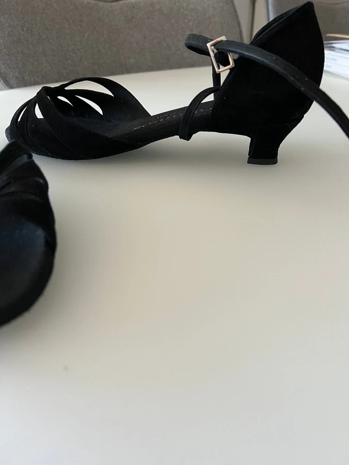 Nur anprobiert, nicht damit getanzt! Tanzschuhe, Gr. 40,5, kleiner Absatz - Bild 2 von 3