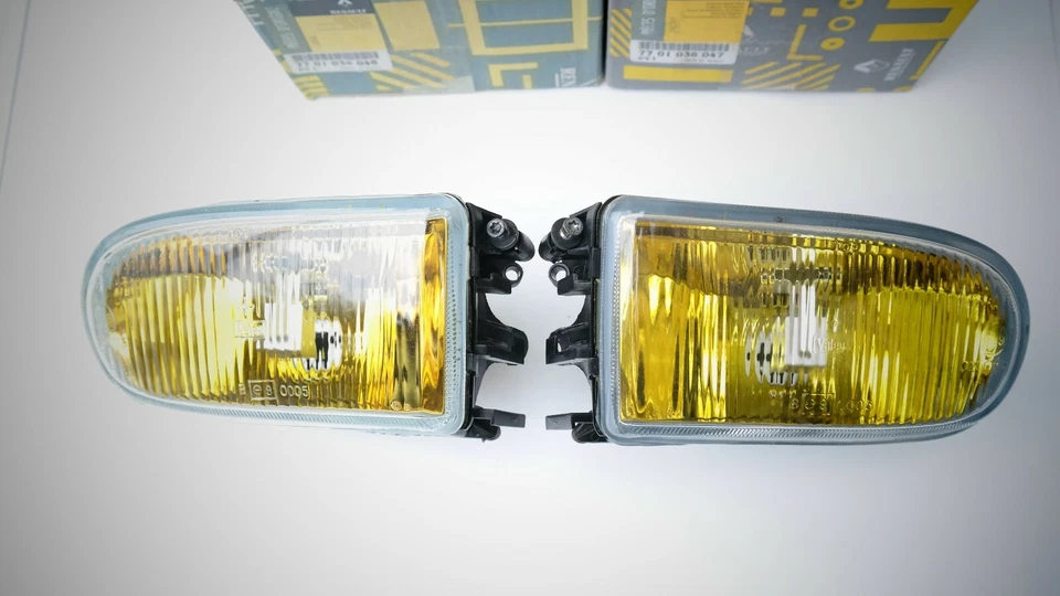 Renault 19 16S Jeu antibrouillards neuf et origine Renault 7701036046 7701036047 - Photo 1/4