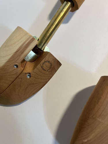 Cole Haan Zedernholz geteilte Zehenpartie Schuhspanner verstellbar Dehner Größe Small Paar - Bild 6 von 10