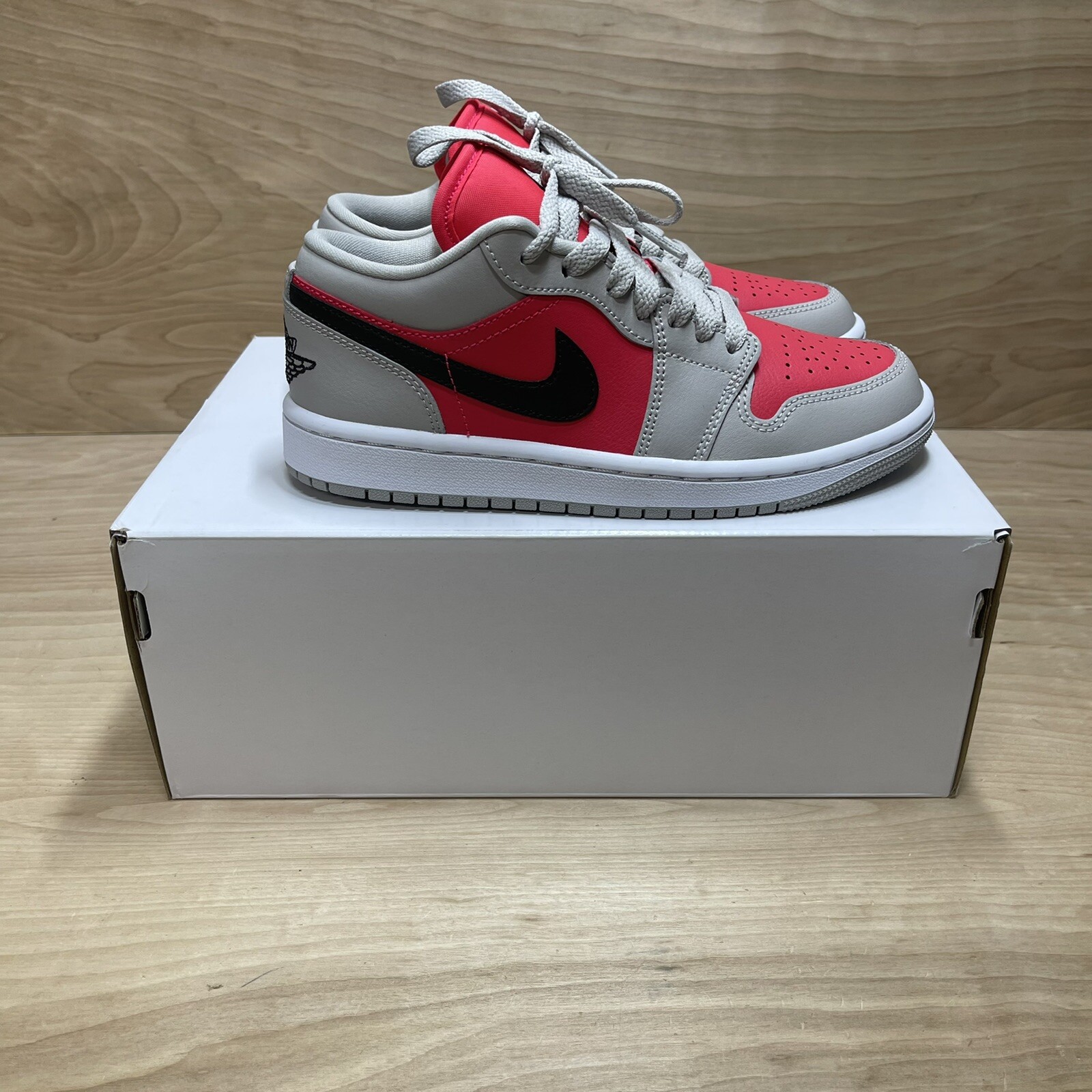 light iron ore siren red black