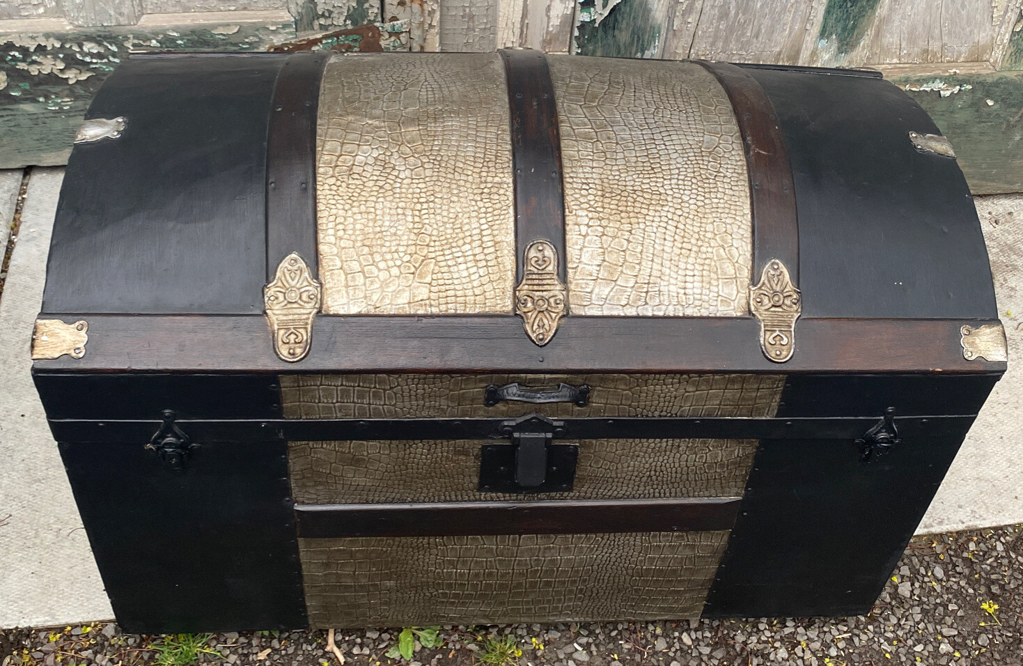 ANTIQUE VICTORIAN DOME TOP STEAMER TRUNK camelback embossed