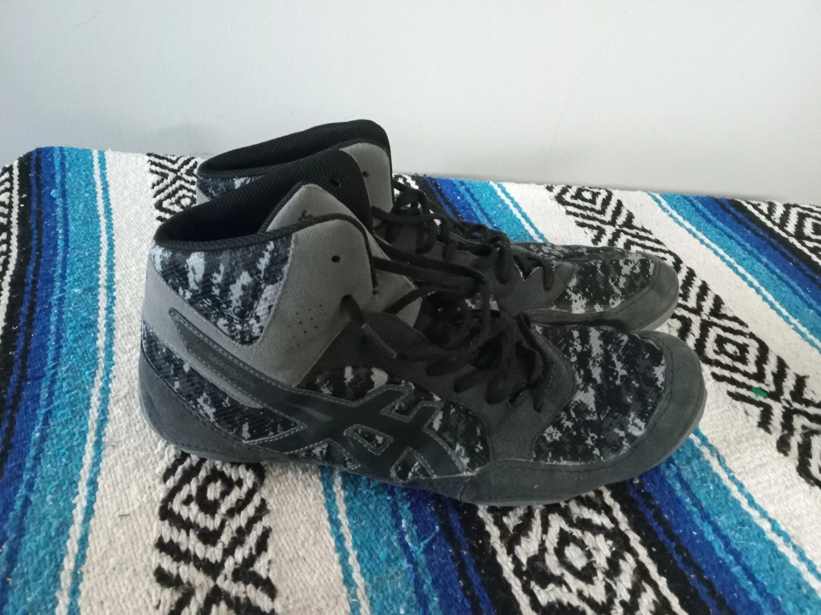 Scarpe da wrestling ASICS Snapdown 2 nere grigie J703Y da uomo taglia US 13