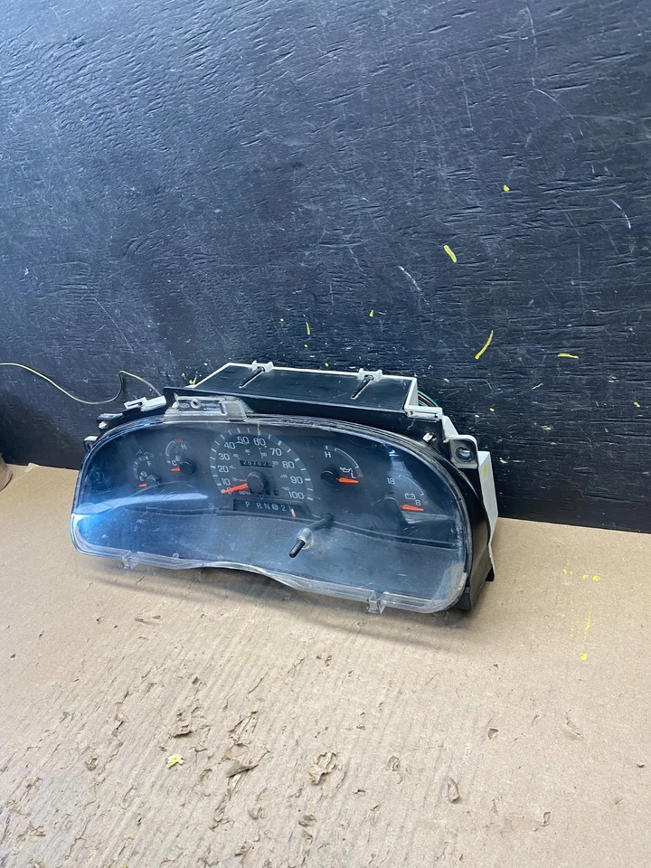 2001 - 2002 Ford Econoline E250 E350 Van Speedometer Instrument Cluster t1767 DG - Image 3 of 4