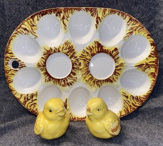 Vintage Deviled Egg Plate Tray Chicks CHICKEN Salt & Pepper Shakers White Yellow