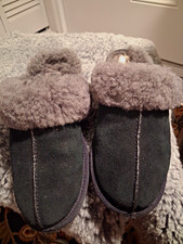 UGG Scuffette Slip-On Slippers Suede Shearling Lined Black/Gray US 7