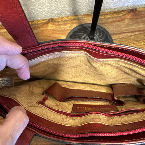 Vintage Gianni Conti Lipstick Red Leather Shoulder Bag With Tan Leather Lining - Picture 3 of 16
