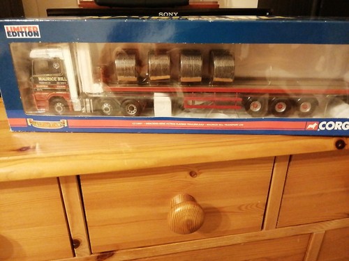 CORGI CC13807 MERCEDES ACTROS FLATBED TRAILER / LOAD MAURICE HILL TRANSPORT. - Picture 1 of 11