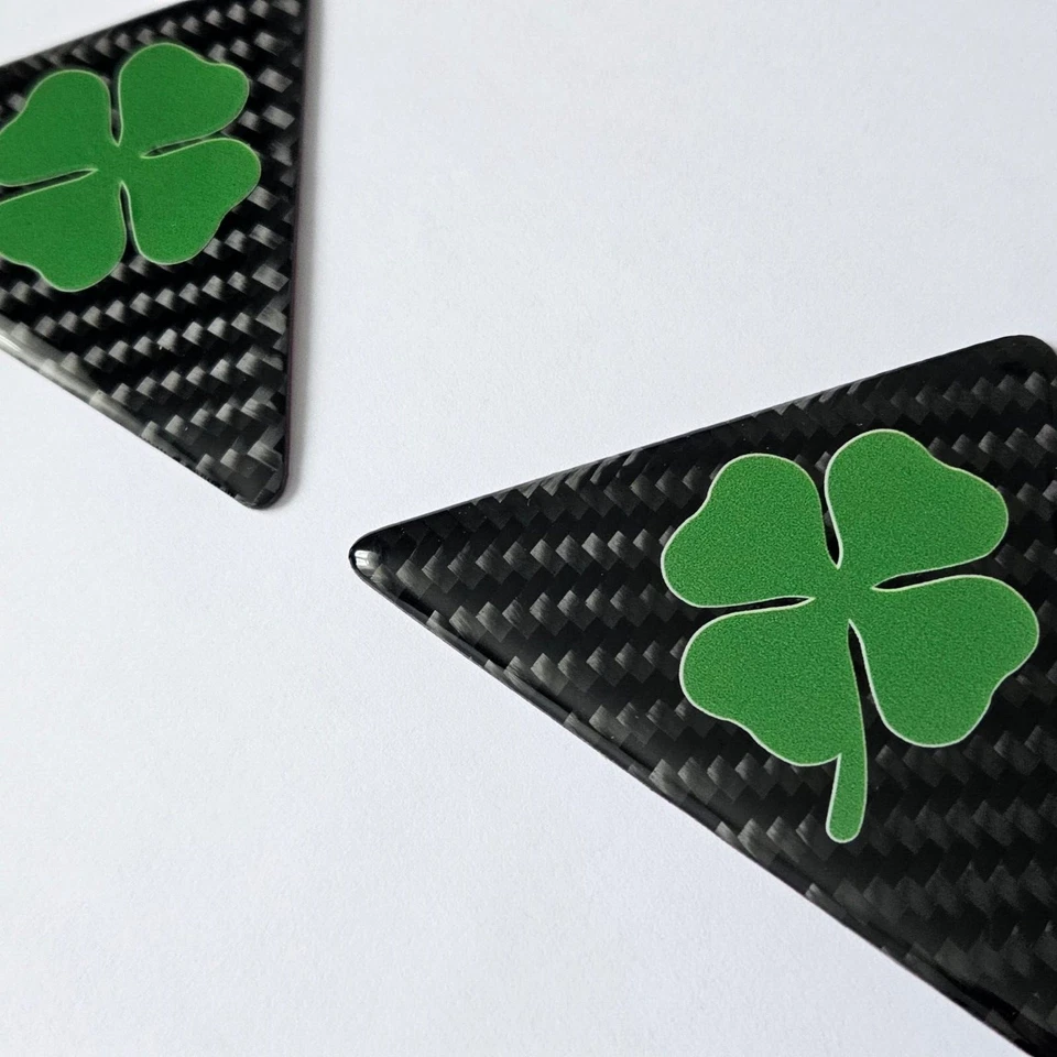 2 x Alfa Romeo Quadrifoglio insignias de fibra de carbono pegatinas emblemas hoja de trébol QV Foto 2 de 3