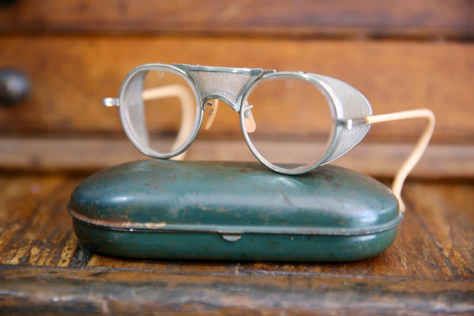 Gafas de sol de seguridad vintage Bausch Lomb para motocicleta 1940 Segunda Guerra Mundial con estuche de metal Foto 3 de 4