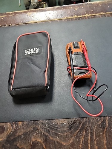 Klein Tools CL600 600A True RMS AC Auto-Ranging Digital Clamp Meter - Picture 2 of 2